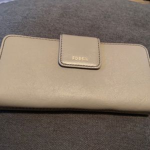 NWT Fossil Madison zip clutch wallet gray $88